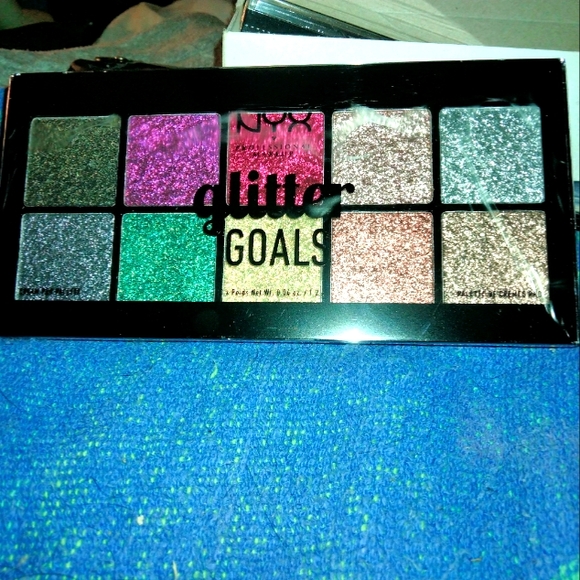 NYX Eyeshadow Palette in Glitter Goals - Picture 1 of 1